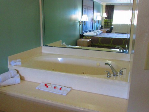 Super 8 by Wyndham Ft Walton Beach - image 25