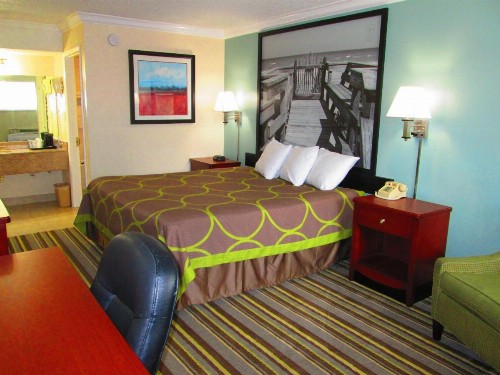 Super 8 by Wyndham Ft Walton Beach - image 4