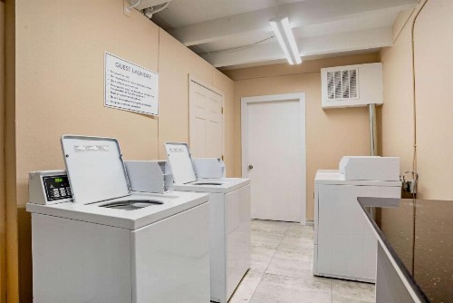 Quality Inn - image 23