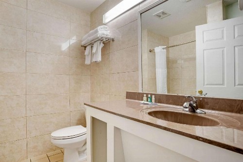 Quality Inn - image 33