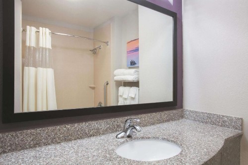 La Quinta by Wyndham Fort Walton Beach - image 24