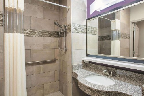 La Quinta by Wyndham Fort Walton Beach - image 4