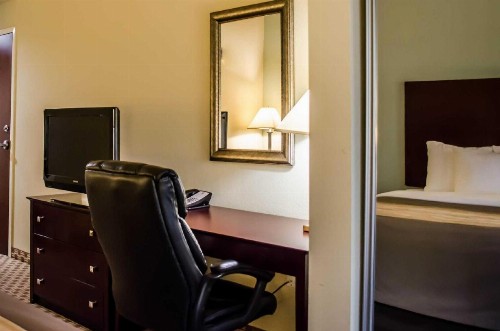 Comfort Inn & Suites Fort Walton Beach - image 17