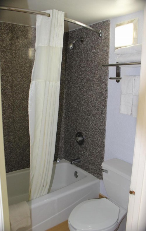 Fairway Inn - image 11