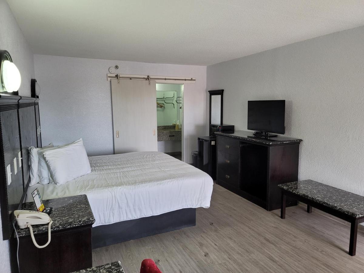 Fairway Inn - image 3