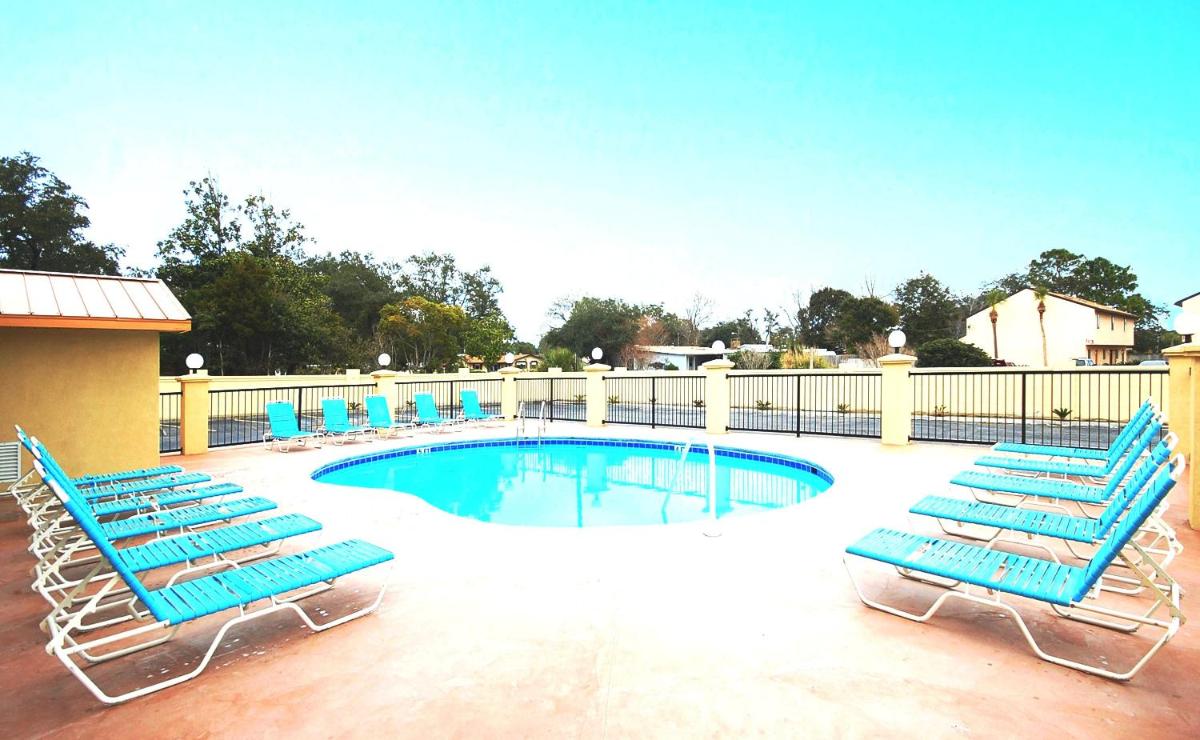 Fairway Inn - image 7