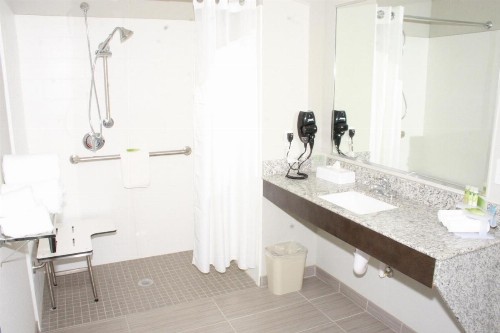 Holiday Inn Express Hotel & Suites Fort Walton Beach Hurlburt Area an IHG Hotel - image 4
