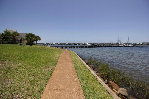 Pirates' Bay Marina - image 12