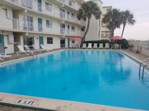 Beach Getaway Condo - image 9
