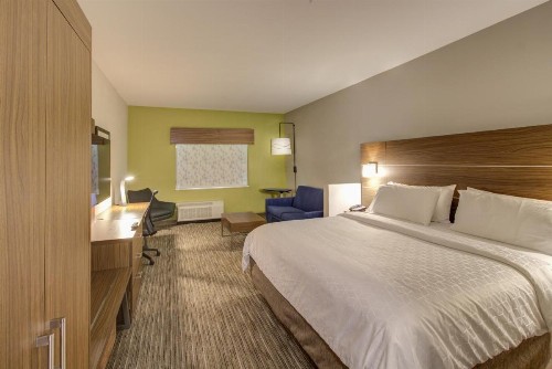 Holiday Inn Express - Fort Walton Beach Central an IHG Hotel - image 27