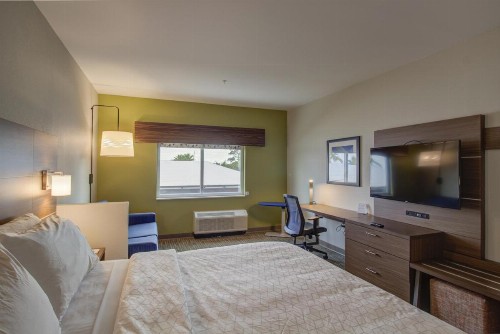 Holiday Inn Express - Fort Walton Beach Central an IHG Hotel - image 28