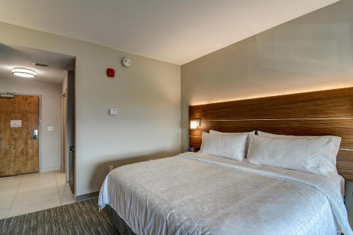 Holiday Inn Express - Fort Walton Beach Central an IHG Hotel - image 3