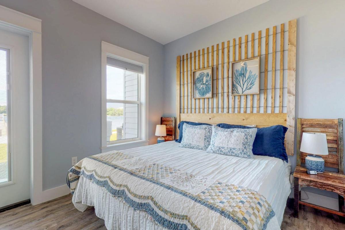 4 Bed 3 Bath Vacation home in Okaloosa Island - image 6