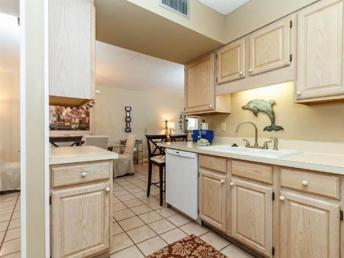 Island Echos 6th Floor Condos - image 6
