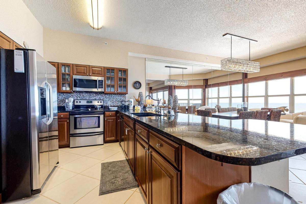 Emerald Towers West Penthouse 6002 - image 7