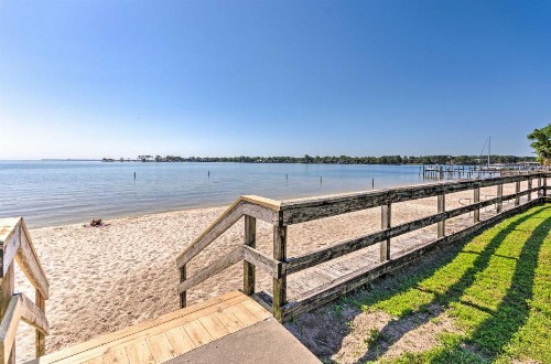 Fort Walton Coastal Retreat - Walk to Beach!