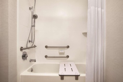 Hilton Garden Inn Fort Wayne - image 4
