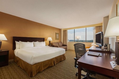 Hilton Fort Wayne at the Grand Wayne Convention Center - image 26