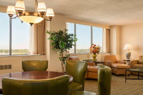Hilton Fort Wayne at the Grand Wayne Convention Center - image 28