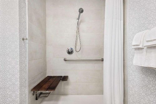Hampton Inn & Suites Fort Wayne-North - image 10