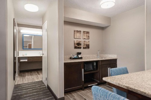 Hampton Inn & Suites Fort Wayne-North - image 13