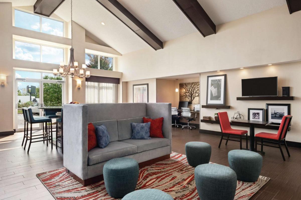 Hampton Inn & Suites Fort Wayne-North - image 5