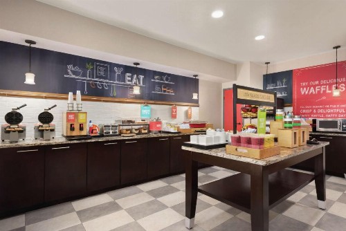 Hampton Inn & Suites Fort Wayne-North - image 7