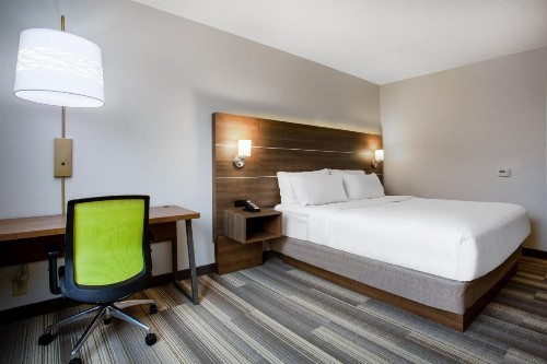 Holiday Inn Express Hotel & Suites Fort Wayne an IHG Hotel - image 12