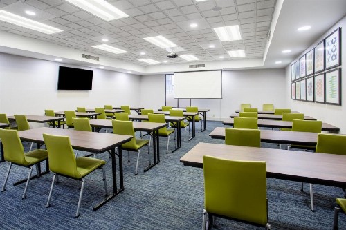 Holiday Inn Express Hotel & Suites Fort Wayne an IHG Hotel - image 15