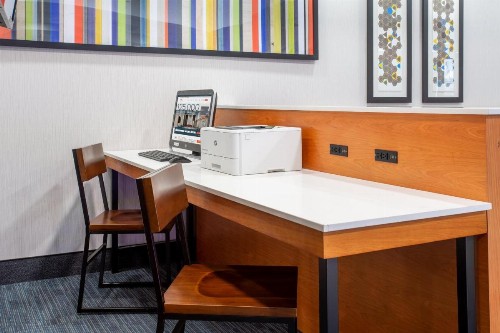 Holiday Inn Express Hotel & Suites Fort Wayne an IHG Hotel - image 17