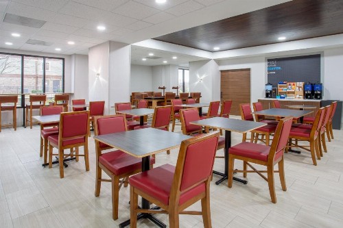 Holiday Inn Express Hotel & Suites Fort Wayne an IHG Hotel - image 23
