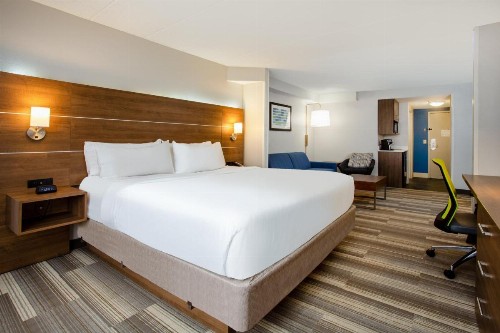 Holiday Inn Express Hotel & Suites Fort Wayne an IHG Hotel - image 25