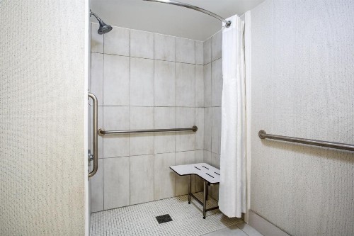 Holiday Inn Express Hotel & Suites Fort Wayne an IHG Hotel - image 27