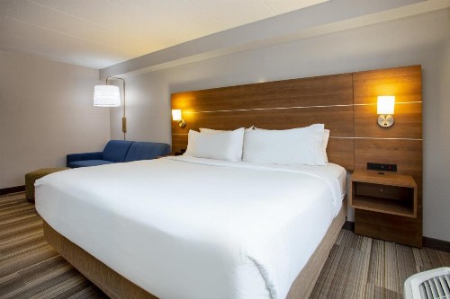 Holiday Inn Express Hotel & Suites Fort Wayne an IHG Hotel - image 30