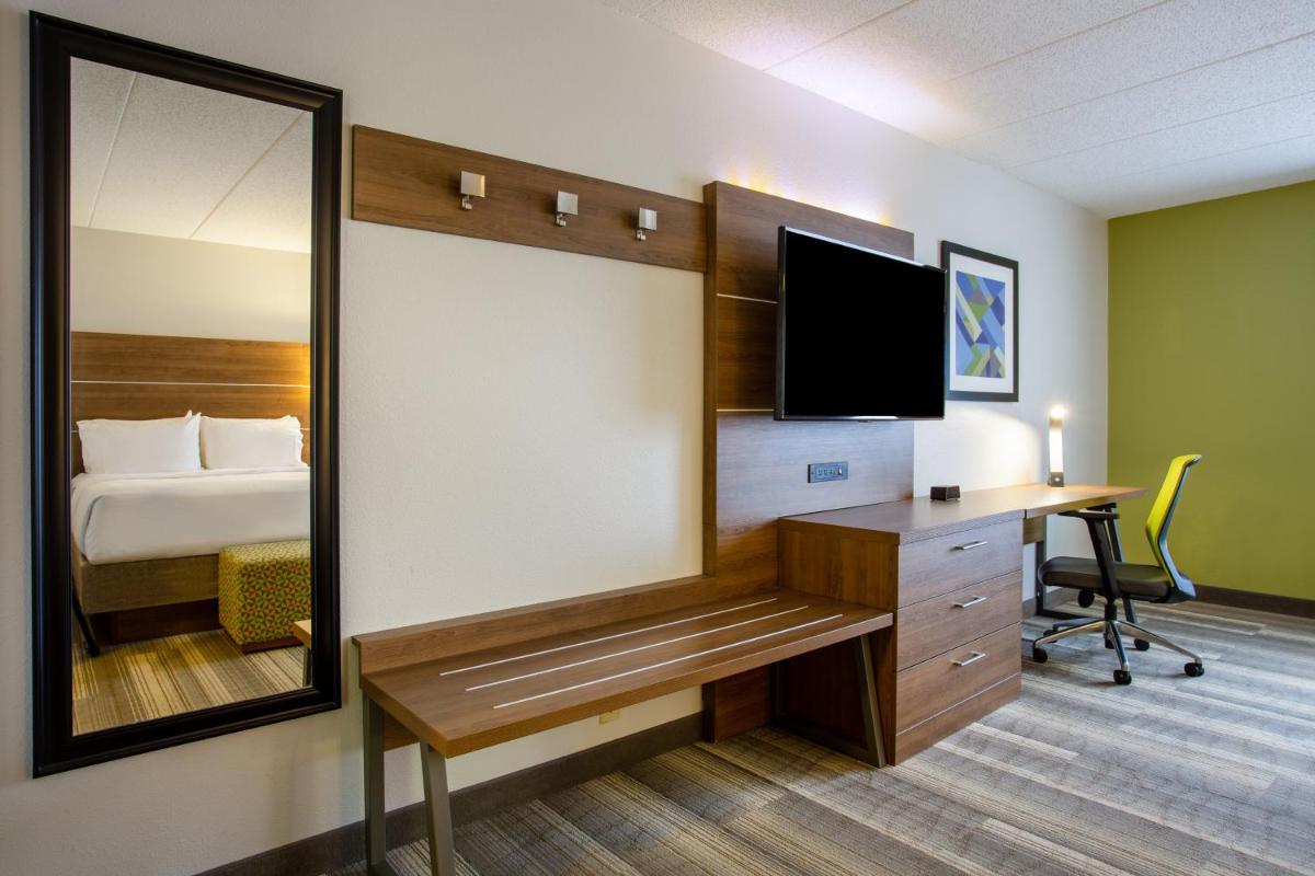 Holiday Inn Express Hotel & Suites Fort Wayne an IHG Hotel - image 6