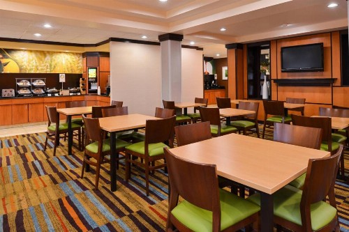 Fairfield Inn and Suites by Marriott Fort Wayne - image 11