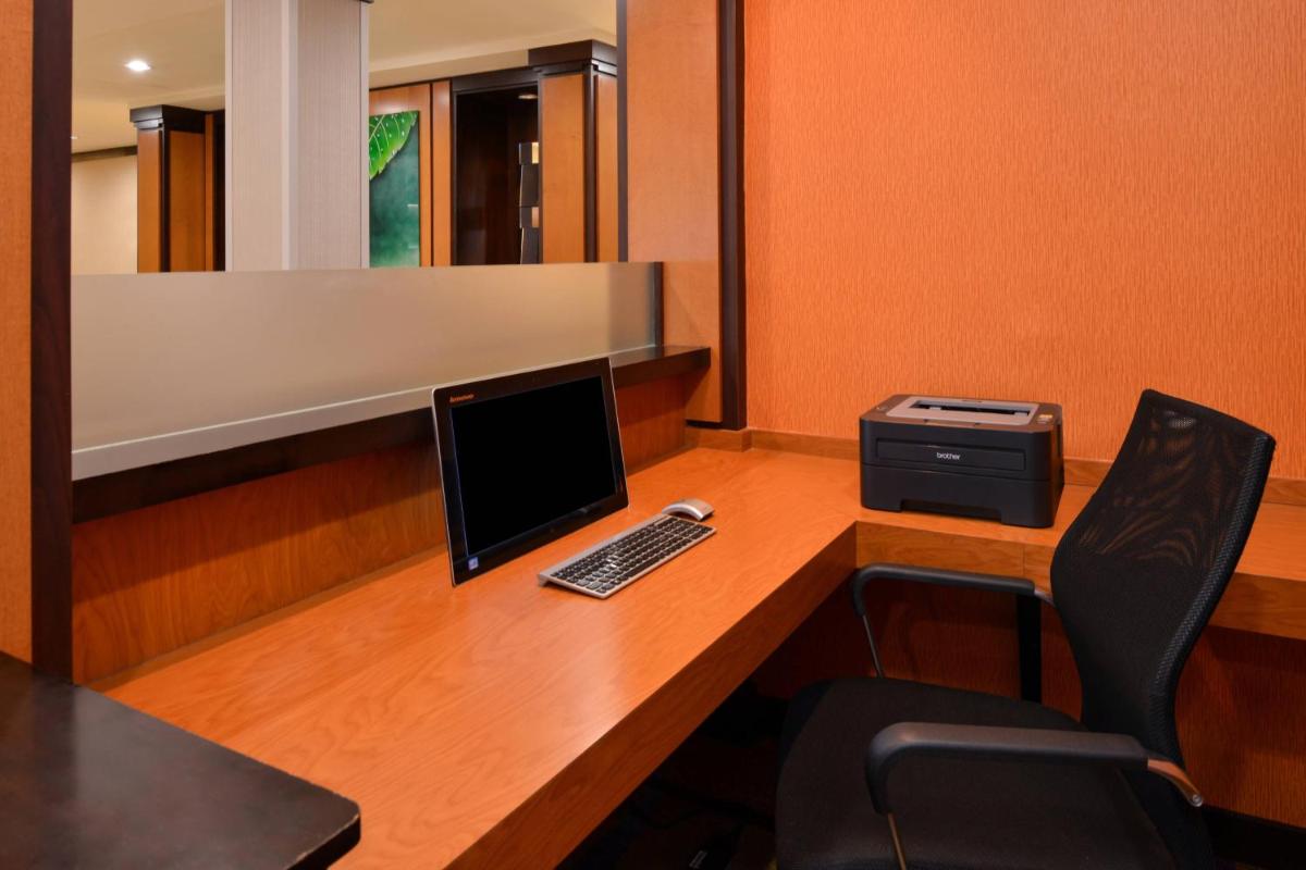Fairfield Inn and Suites by Marriott Fort Wayne - image 2