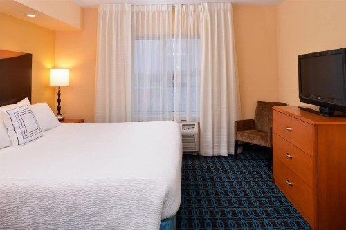 Fairfield Inn and Suites by Marriott Fort Wayne - image 27