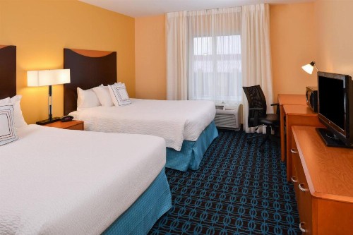 Fairfield Inn and Suites by Marriott Fort Wayne - image 3