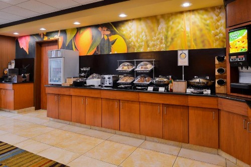 Fairfield Inn and Suites by Marriott Fort Wayne - image 8