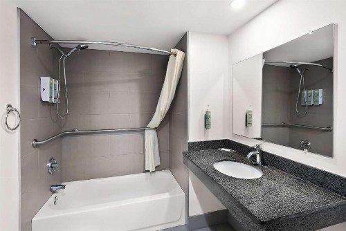 Best Western Luxbury Inn Fort Wayne - image 17