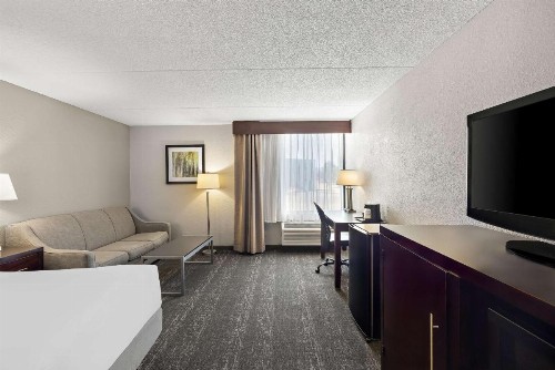 Best Western Luxbury Inn Fort Wayne - image 23