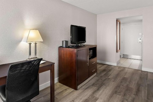 Best Western Luxbury Inn Fort Wayne - image 33