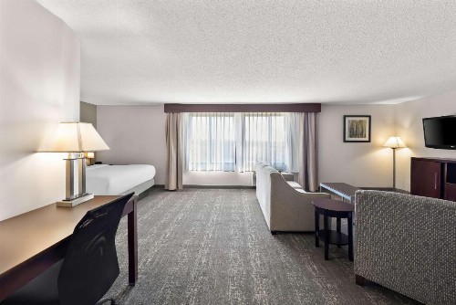 Best Western Luxbury Inn Fort Wayne - image 36