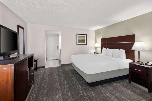 Best Western Luxbury Inn Fort Wayne - image 45