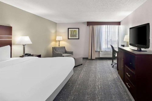 Best Western Luxbury Inn Fort Wayne - image 6