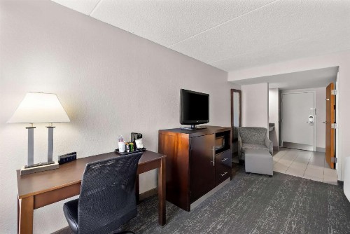 Best Western Luxbury Inn Fort Wayne - image 8