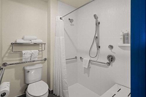 Comfort Inn near I-69 and Washington Center Road - image 25