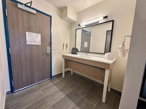 Comfort Inn near I-69 and Washington Center Road - image 37
