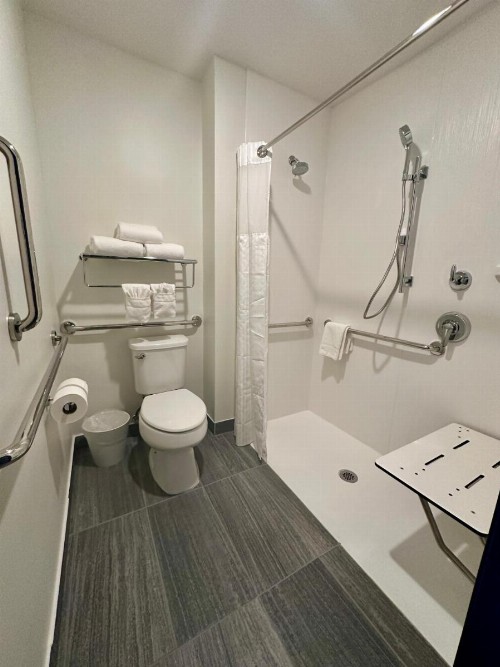 Comfort Inn near I-69 and Washington Center Road - image 9